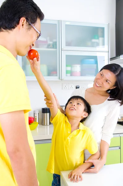 Asiático Família Cozinha Estilo de Vida — Fotografia de Stock