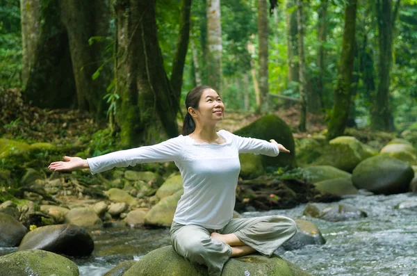 Woman doing yoga — Stock Photo, Image