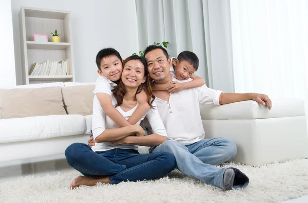 Asian family — Stock Photo, Image