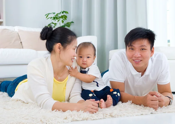 Asian family — Stock Photo, Image