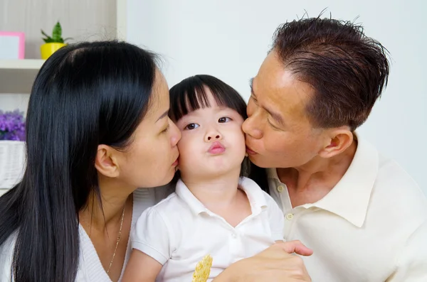 Asian family — Stock Photo, Image