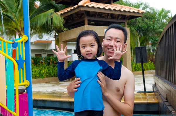 Asya mutlu bir aile — Stok fotoğraf