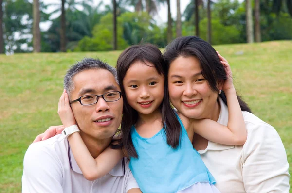 Sevimli Asya aile — Stok fotoğraf