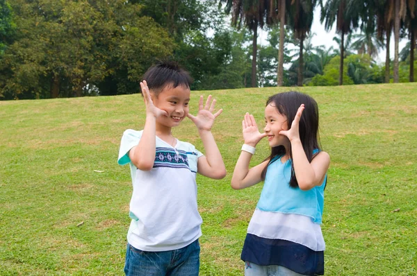 Güzel Asyalı çocuklar — Stok fotoğraf