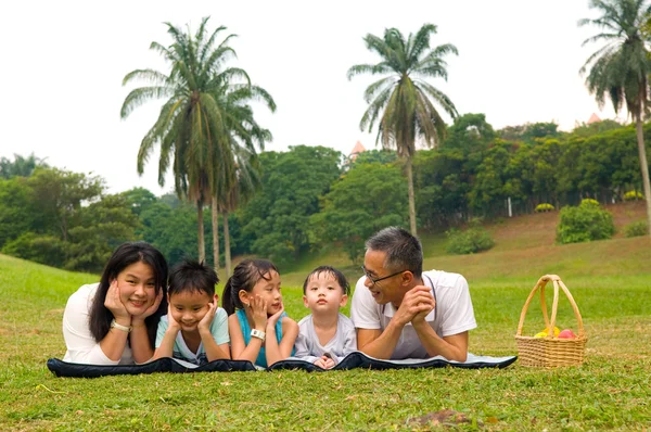 Belle famille asiatique — Photo
