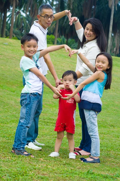 Krásné asijské rodina — Stock fotografie