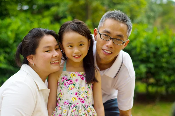 Precioso asiático familia — Foto de Stock