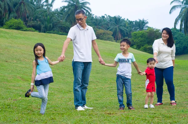 Bella famiglia asiatica — Foto Stock