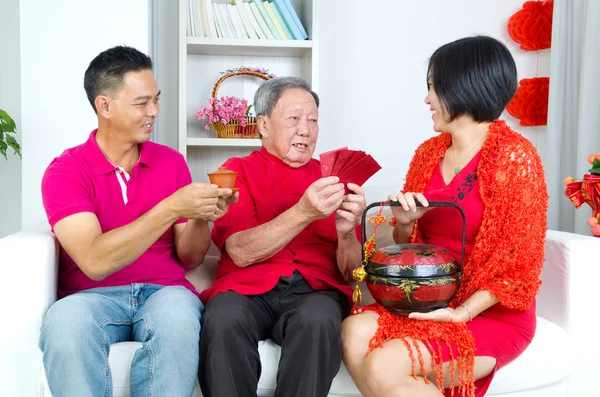 Feliz familia asiática — Foto de Stock