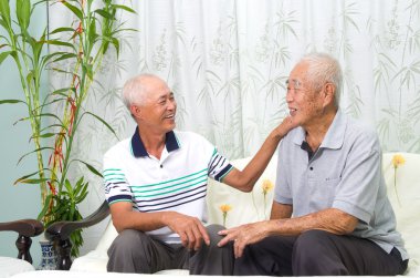 Mutlu Asyalı aile