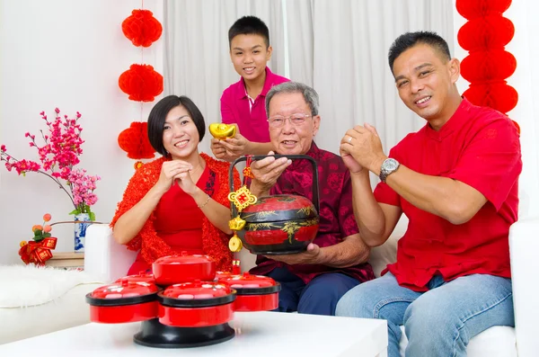 Feliz familia asiática — Foto de Stock