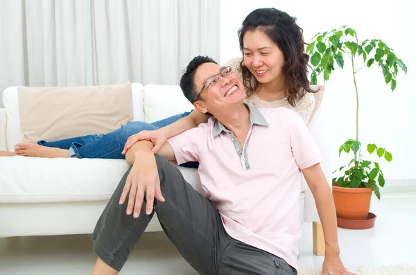 Feliz asiático casal — Fotografia de Stock