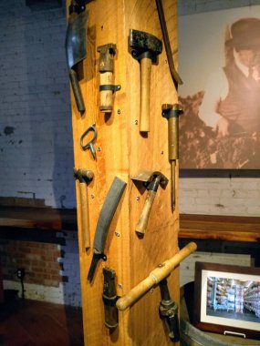 Şarap yapımında kullanılan eski ekipman..