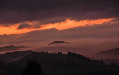 Issız Ada - Jarmuta Dağı - Küçük Pieniny Dağları