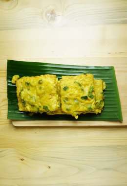 Mendoan, Banyumas, Central Java ve Endonezya 'dan gelen bir çeşit kahverengi besin olabilir..