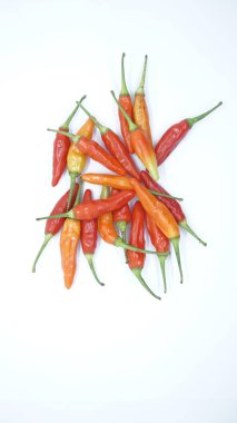 Cayenne biberi (Capsicum frutescens), Capsicum cinsinin meyve ve bitki üyesidir. Meyvenin rengi gençken küçük yeşildir ve pişmişse koyu kırmızıdır..