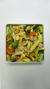 Sebzeli capcay mantarlı ve biberli taze mısır.