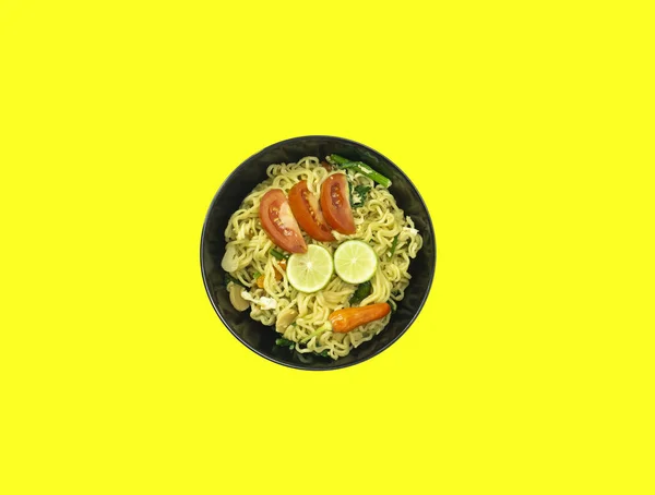 Mie Goreng Nyemek Indonesia Atau Moodle Goreng Dengan Telur Makanan — Stok Foto