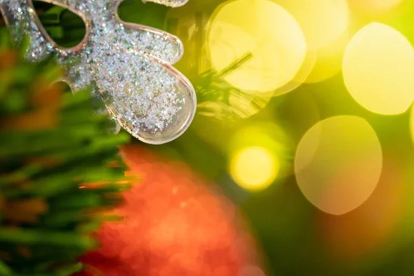 クリスマスツリーが飾られたクローズアップ クリスマスと新年の壁紙 — ストック写真