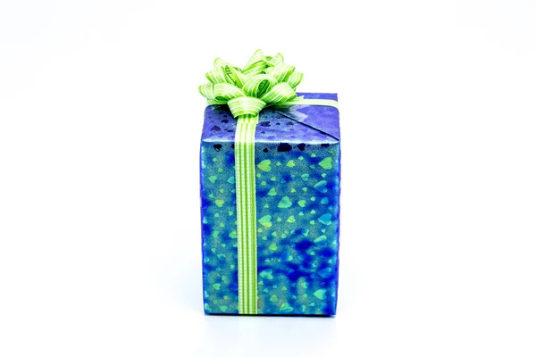 녹색 리본 활과 블루 선물 상자 — 스톡 사진