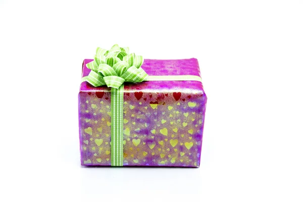 Рожева подарункова коробка з зеленим стрічковим бантом — стокове фото