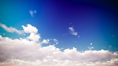 bulutlu gökyüzü mavi arka plan