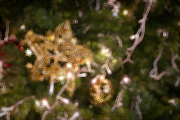 内装の tr と解除に焦点を当てたライトのゴールド クリスマス背景 — ストック写真