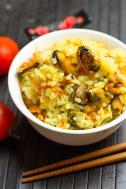 pilav pirinç ve midye