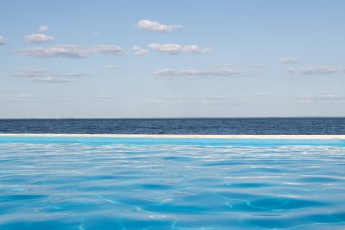 Havuzdan nehir manzarası