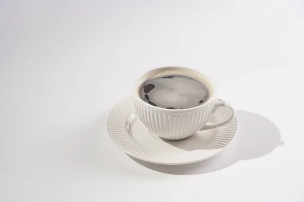 Fehér Porcelán Csésze Kávé Ital Cappuccino Egy Fehér Csészealj Lemez — Stock Fotó