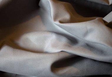 Gri öküz sözcüğünün dokusu masal gibi