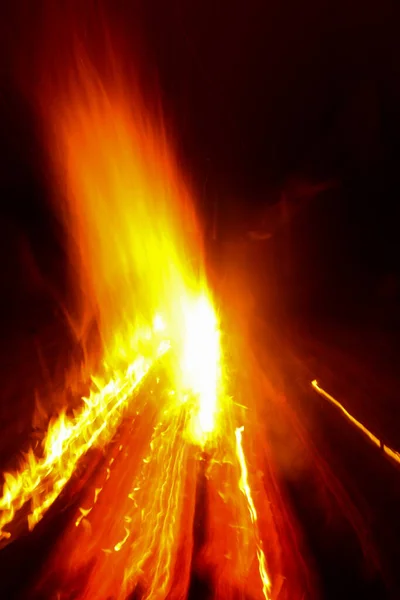 Uma Fogueira Que Arde Noite — Fotografia de Stock