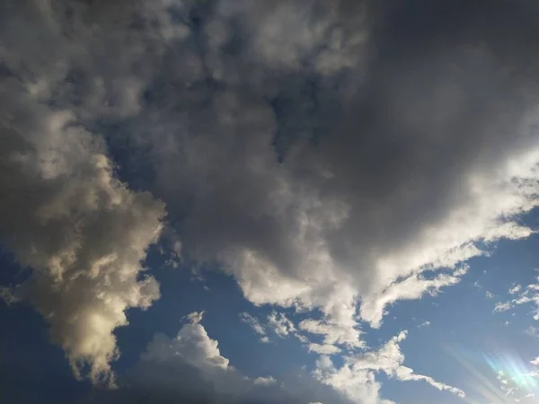 Céu Azul Com Nuvens — Fotografia de Stock