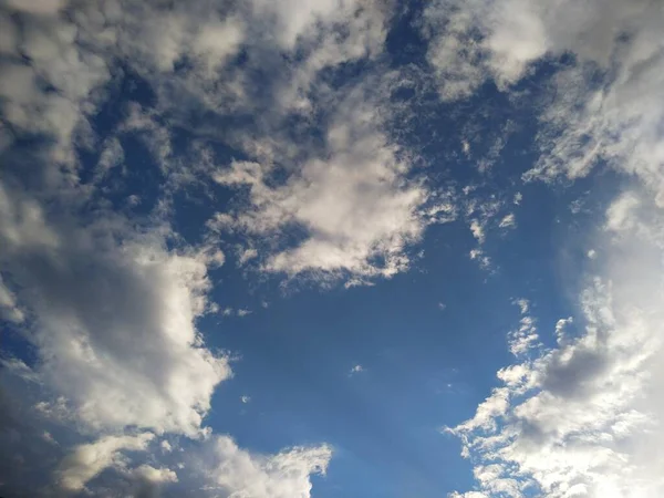 Cielo Azul Con Nubes —  Fotos de Stock