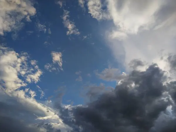 Céu Azul Com Nuvens — Fotografia de Stock