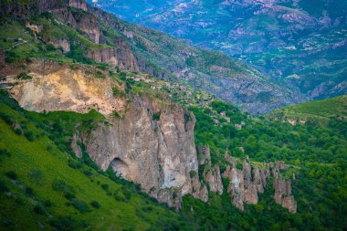 Syunik, Ermenistan 'daki güzel yaz manzarası Shinuhayr Köyü (çok kaliteli 6k )