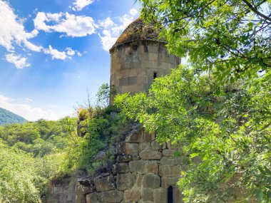 Arakelots Manastırı, Ermenistan 'ın Tavush iline bağlı Kirants köyünün yaklaşık 3 kilometre güneybatısında bulunan 13. yüzyıldan kalma bir manastır..