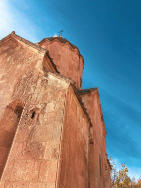 Ararat Eyaleti 'ndeki Aziz Karapet Manastırı, şu anda Jnjrlu' nun terk edilmiş kırsal bölgesinden 1 km kuzeydoğuda.