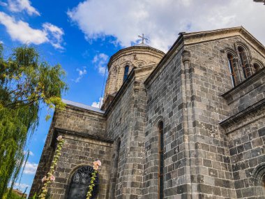 Ermenistan 'ın Gegharkunik bölgesindeki Gavar şehrindeki Kutsal Meryem Ana Kilisesi. 