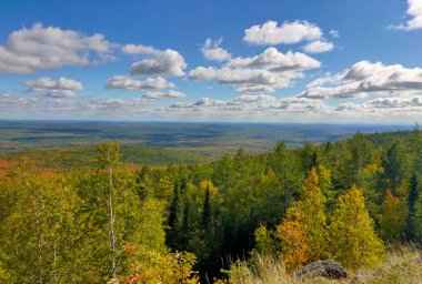Mavi Dağ 'dan küçük bir Rus köyüne güzel bir manzara