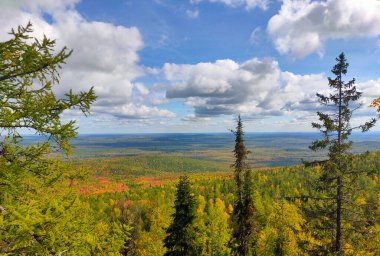 Mavi Dağ 'dan küçük bir Rus köyüne güzel bir manzara