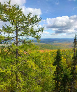 Mavi Dağ 'dan küçük bir Rus köyüne güzel bir manzara