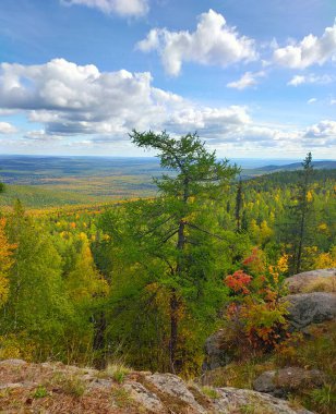 Mavi Dağ 'dan küçük bir Rus köyüne güzel bir manzara