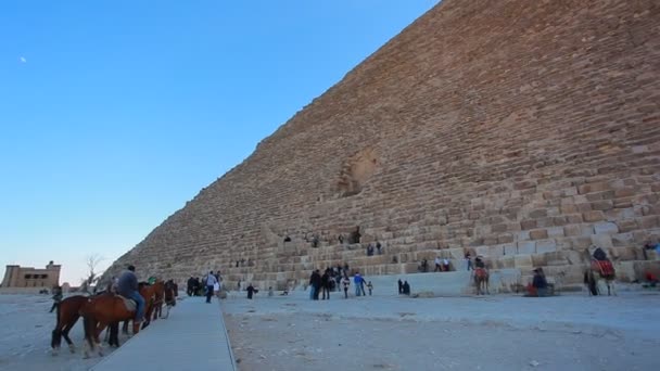 Tourists Stand Egyptian Pyramid — Stock Video