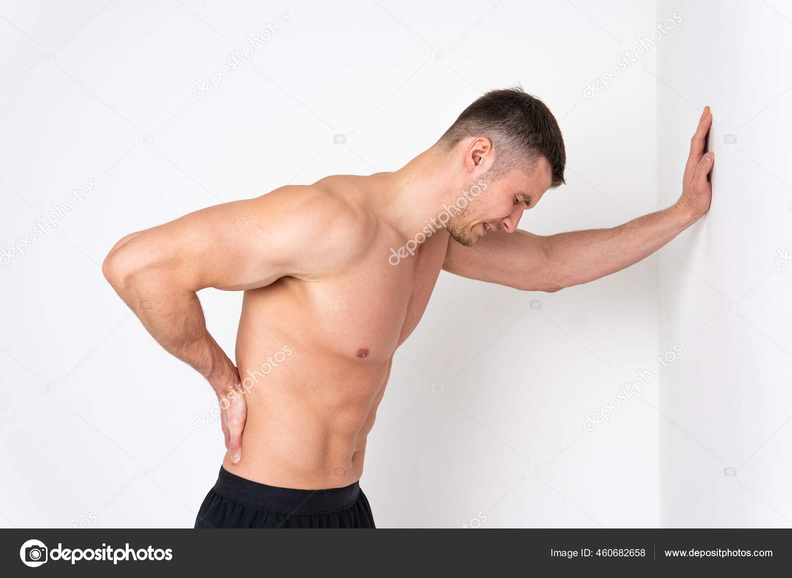 背中の痛み男は彼の背中に痛みを伴う 病気の人は 若い薬 病気を保持彼の手を保持します 腰椎ケアを保持 バック魅力的な苦しむ ストック写真 C Katanas78 背中の痛み男は彼の背中に痛みを伴う 病気の人は 若い薬 病気を保持彼の手を保持します 腰椎ケアを保持 バック魅力的な苦しむ ストック写真 C Katanas78