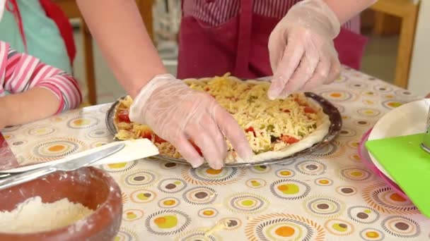 Vaření, glazura dívka sladká výzdoba cukroví, perník sladkosti reat královský, sladký byt. Ručičky žena cukr, skořice recept na výrobu, — Stock video