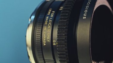 Kryvyi Rih, Ukrayna - 04.23.2021 Leica objektifinin film modifikasyonunun dönüşümlü aynada çekimleri