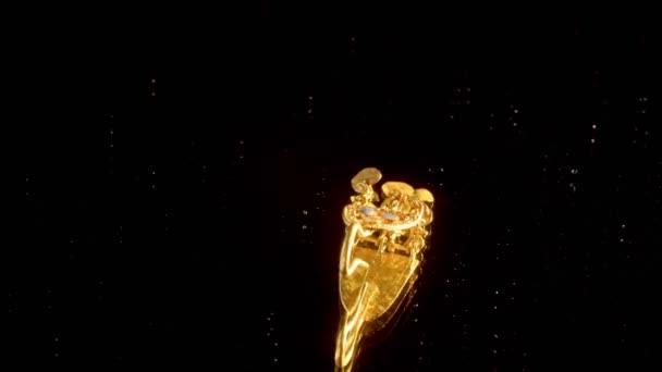 Gold earring of a Scythian priestess 2000 years old, an old earring, spinning, found during excavations — Stock Video
