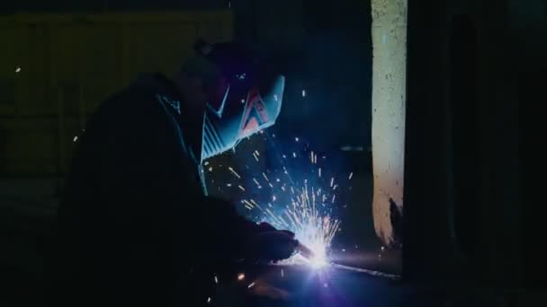 Heavy industry, welder welds metal parts for car repair — Stock Video