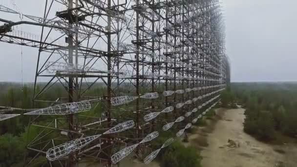 Łuk jest tajnym obiektem ZSRR, wystrzelonym z góry w środkowym planie. Czarnobyl miasto 2 — Wideo stockowe